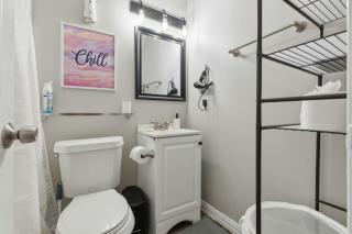 Prime 1BD Close to the Action of AT and T - 1