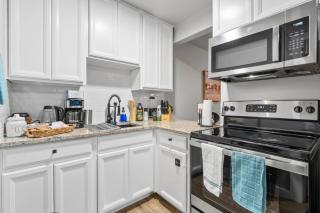 Sapphire 1BD AT and T Walkable - 3