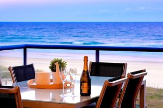 Beachfront Escape Stay 5 Pay 4 - Whale Season - 0