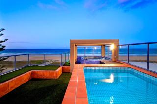 Beachfront Escape Stay 5 Pay 4 - Whale Season - 8