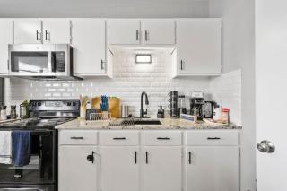 Blissful 1BD unit AT and T Walkable - 1