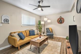 AT and T Walkable 1BD unit Live the Excitement - 6