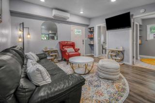 6 Mi to Kyle Field! Pet-Friendly Getaway with Yard - 0