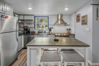 6 Mi to Kyle Field! Pet-Friendly Getaway with Yard - 6