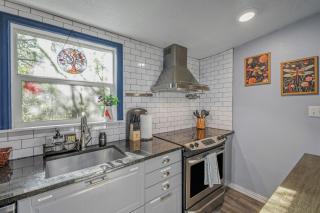 6 Mi to Kyle Field! Pet-Friendly Getaway with Yard - 3