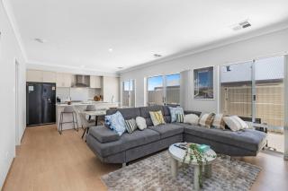 Pristine Modern Living in Alkimos - 8