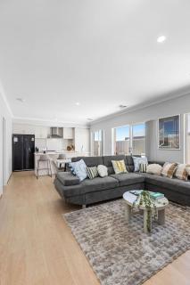 Pristine Modern Living in Alkimos - 4