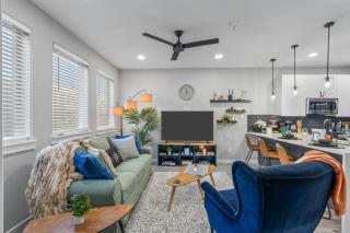 Elegant 2BD Townhome 7TH St Walkable - 9