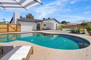 Desert Retreat with Pool, Fire Pit and Family Comforts - 4
