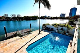 Surfers Paradise Escape Heated Pool STAY 5 PAY 4 - 0