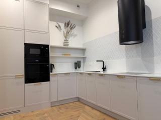 Luxury Residence Prime Location Parking - 2