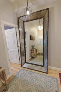 Luxury Flat Walk To Capitol - 3