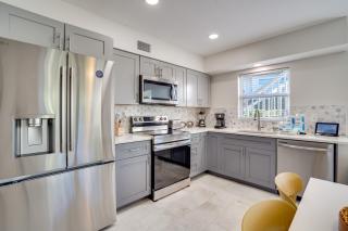 Approx 40 steps to beach entrance of Anna Maria beach - 3