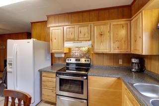 Pet-Friendly Cabin with Designated Boat Slip! - 4