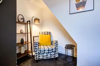 Colchester Cntrcosyofficepatiotrainparkpet - 1