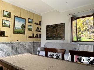 5 Min Walk to Lake - Elegant Garden Retreat - 0