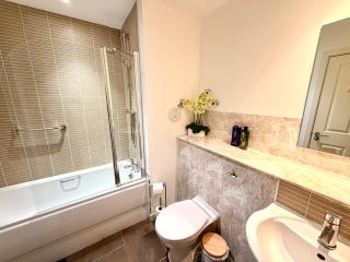 Britannia Ocean Park Apartments - Fast Wifi and Free Parking - 1