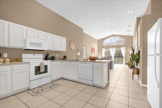 Summer Getaway - 5-Bedroom Home with Private Pool! - 4