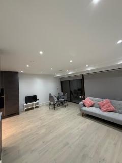 Boleyn Apartment in London - 7