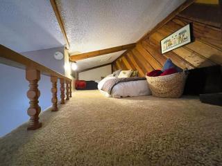 Bluffside Chalet Suite - 6