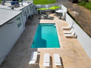 Friends & Family Getaway Villa- Pickle-ball Court - 8