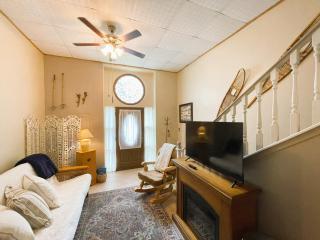 Cozy Alpine Retreat in Historic Downtown - 5