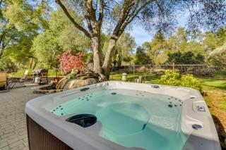 Private Lake, Hot Tub and EV Charger Mariposa Home! - 9