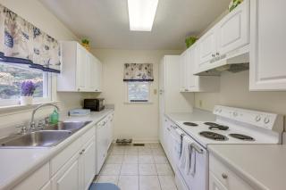 Lake Access, Tranquil Acreage Farnham Cottage - 2