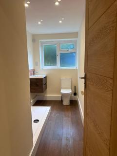 LivinSpace- Modern and spacious 2 bed flat in Central Sutton - 3