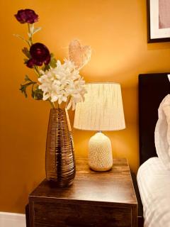 LivinSpace- Modern and spacious 2 bed flat in Central Sutton - 1