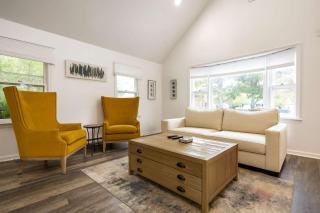 Stay On The Cape Renovated Cape Cod Home Steps to Beaches - 9