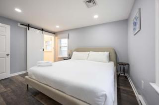 Stay On The Cape Renovated Cape Cod Home Steps to Beaches - 7