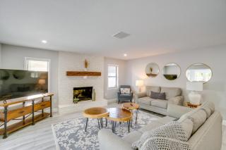 4 Mi to Siesta Key Family Getaway with Balcony - 7