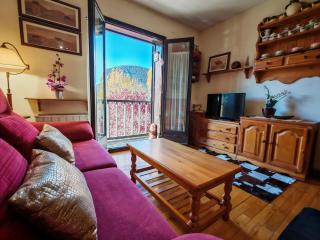 Chimenea, cama grande y vistas- Escapada romántica perfecta - Falcó 16 - 7