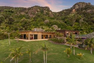 Waterfront Escape 5 Star Accommodation - 0