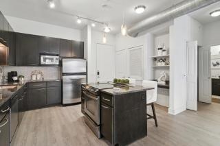 Modern Stylish Suite Design District Dallas - 4