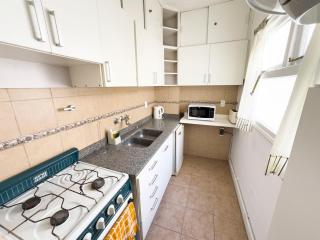 Hermoso dos ambientes a UNA cuadra del mar - 9