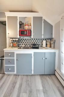 Chic & Sunny 1BR Hideaway- Apt 1 - 2