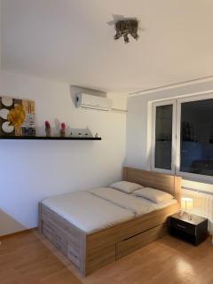 Cozy apartment near City Center with easy transport access - 0