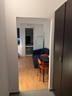 Cozy apartment near City Center with easy transport access - 8