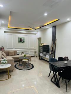 Elegant Mordern Stay, 2BHk, Near Airport - 0