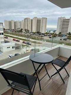 Depto a pasos de la playa, vistas al mar - 0