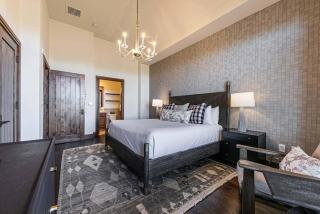 Great Bear Lodge 501 by East West Hospitality - 1