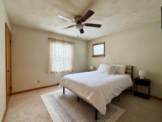 Cozy house for small or big group in Bridgeport WV - 2