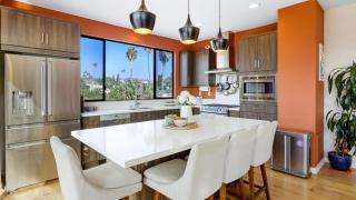 Chic LA 3BDR w Sauna Hot Tub Peloton Skyline Views Echo Loft by AvantStay - 8