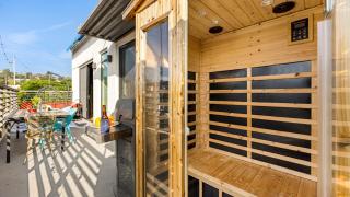 Silverlake Sunset Treehouse • Art-Filled Escape w Jacuzzi Sauna AvantStay - 6