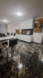 Luxe 1 Dubai Penthouse - 4