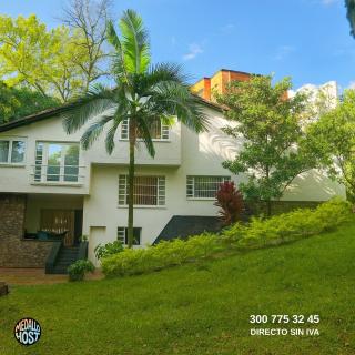 Villa campestre familiar dentro de la ciudad hasta 9 personas El Poblado cerca al Club Campestre y La Frontera - 0