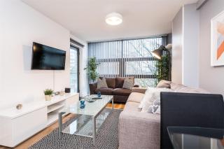 Central Modern 2BR Flat with Parking & Balcony - 9