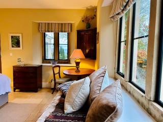 Hill House - 2 Bed Guest Suite by Maison Pro - 4